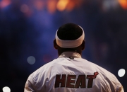 开云棋牌APP-冰与火之歌，莫兰特接管季后赛，热火单节风暴击溃辽宁