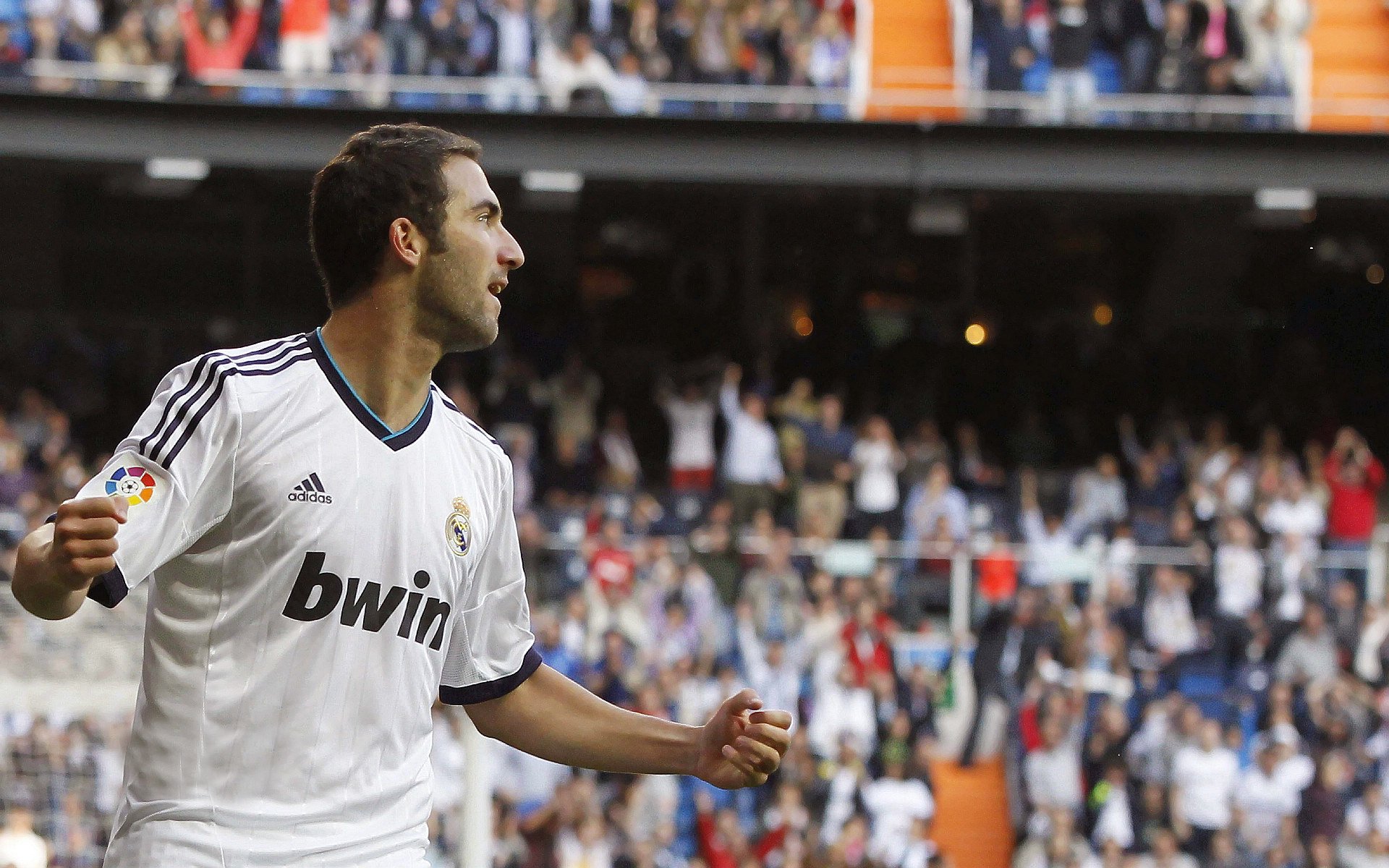 北非雄鹰展翅，阿尔及利亚完胜亚特兰大，本泽马王者续航拉开时代差距