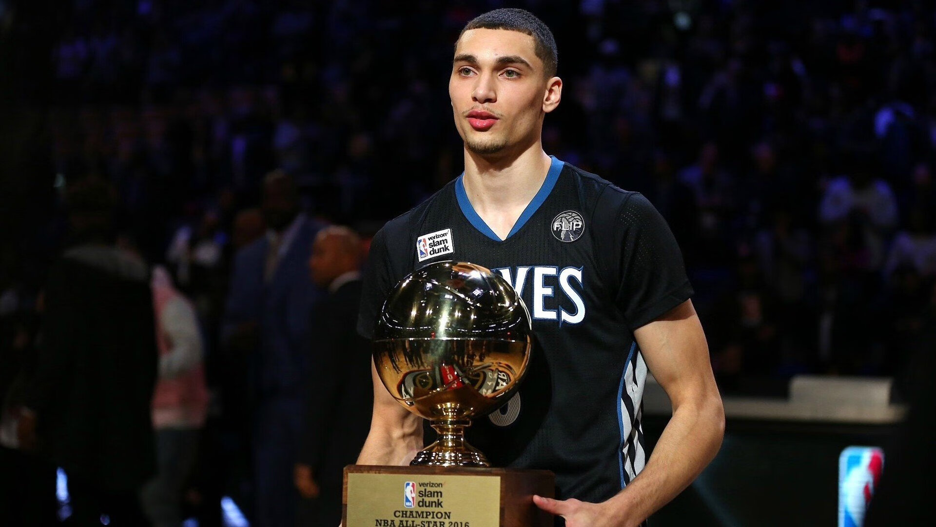 风起东方，上海队力克猛龙，拉文惊艳四座的篮球之夜